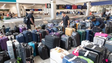 Airport crowd